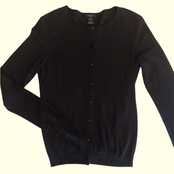 Ann Taylor Sweaters - 🌙 3/$25 Ann Taylor Black Cardigan | Medium